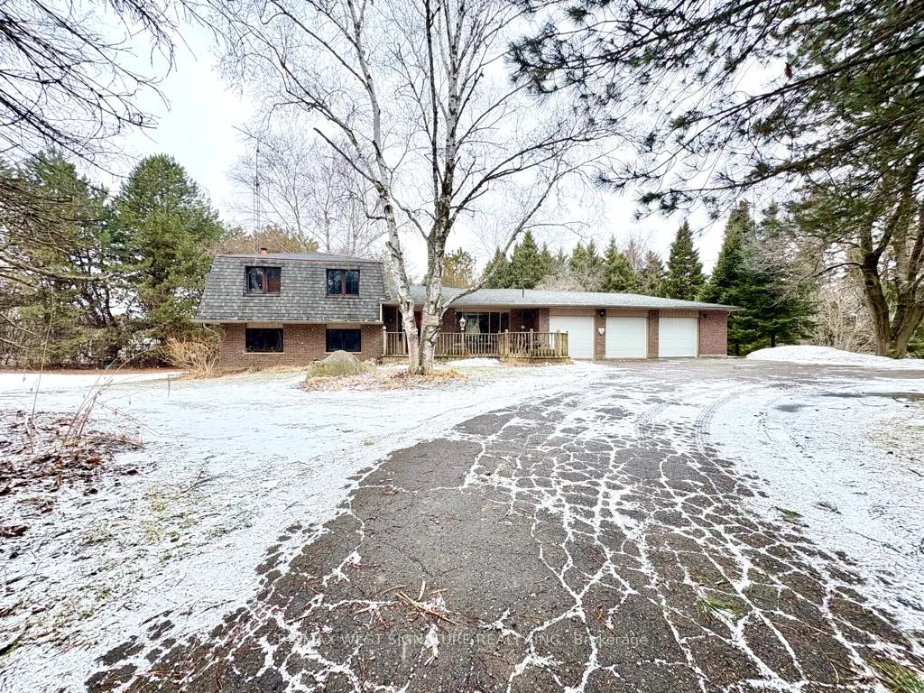 Front of 8460 17th Side Road