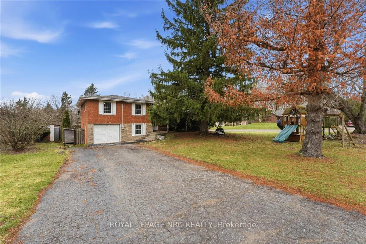 Photo 3 of 14 Valiant Street, Pelham, Fonthill — HOMEH