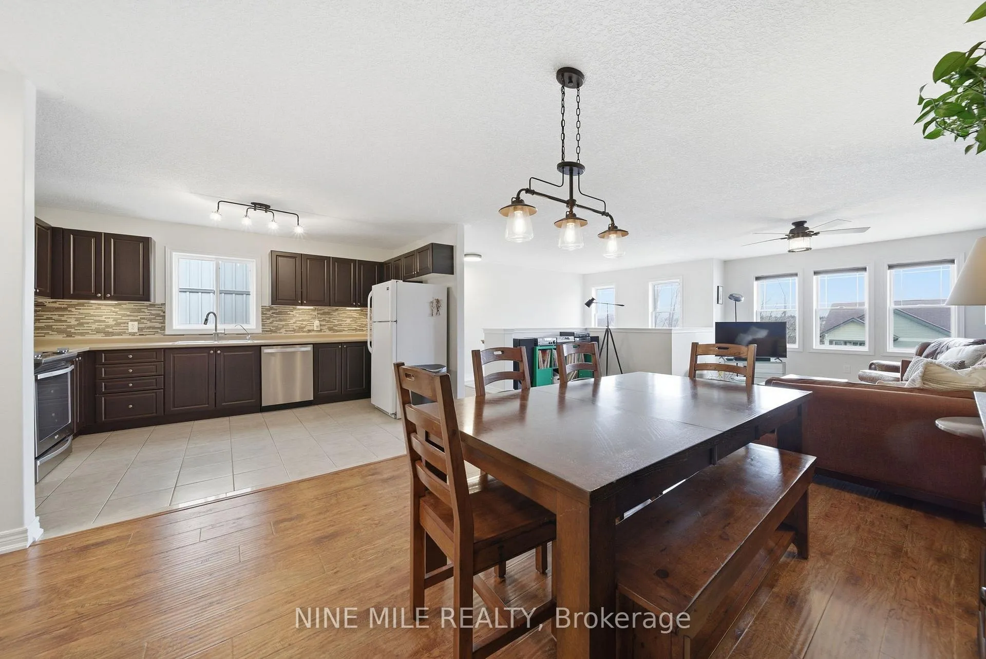 Photo 10 of 100 Pearl Drive, Orillia — HOMEH