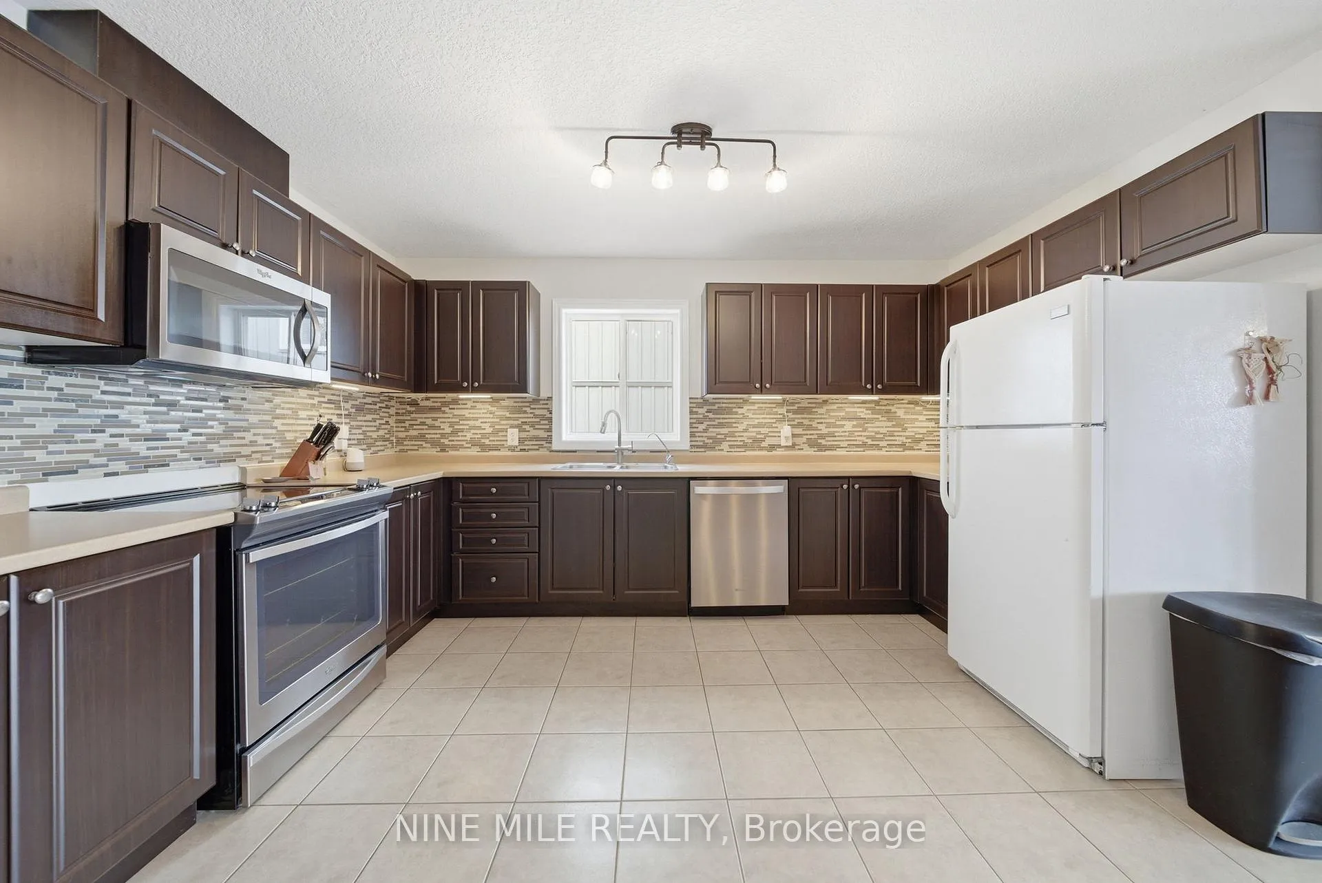 Photo 11 of 100 Pearl Drive, Orillia — HOMEH
