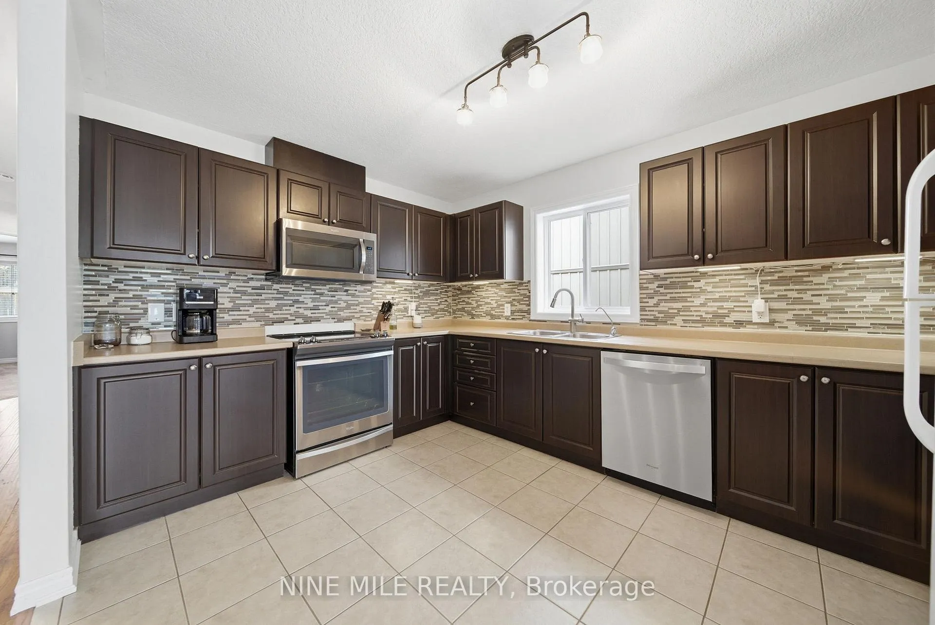 Photo 12 of 100 Pearl Drive, Orillia — HOMEH