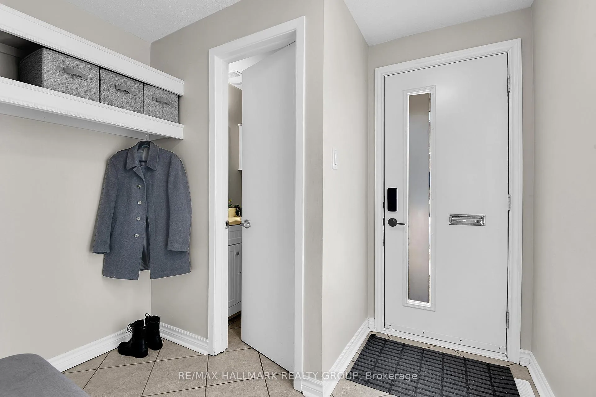 Photo 4 of Unit 31, 2019 Stonehenge Crescent, Ottawa, Pineview — HOMEH