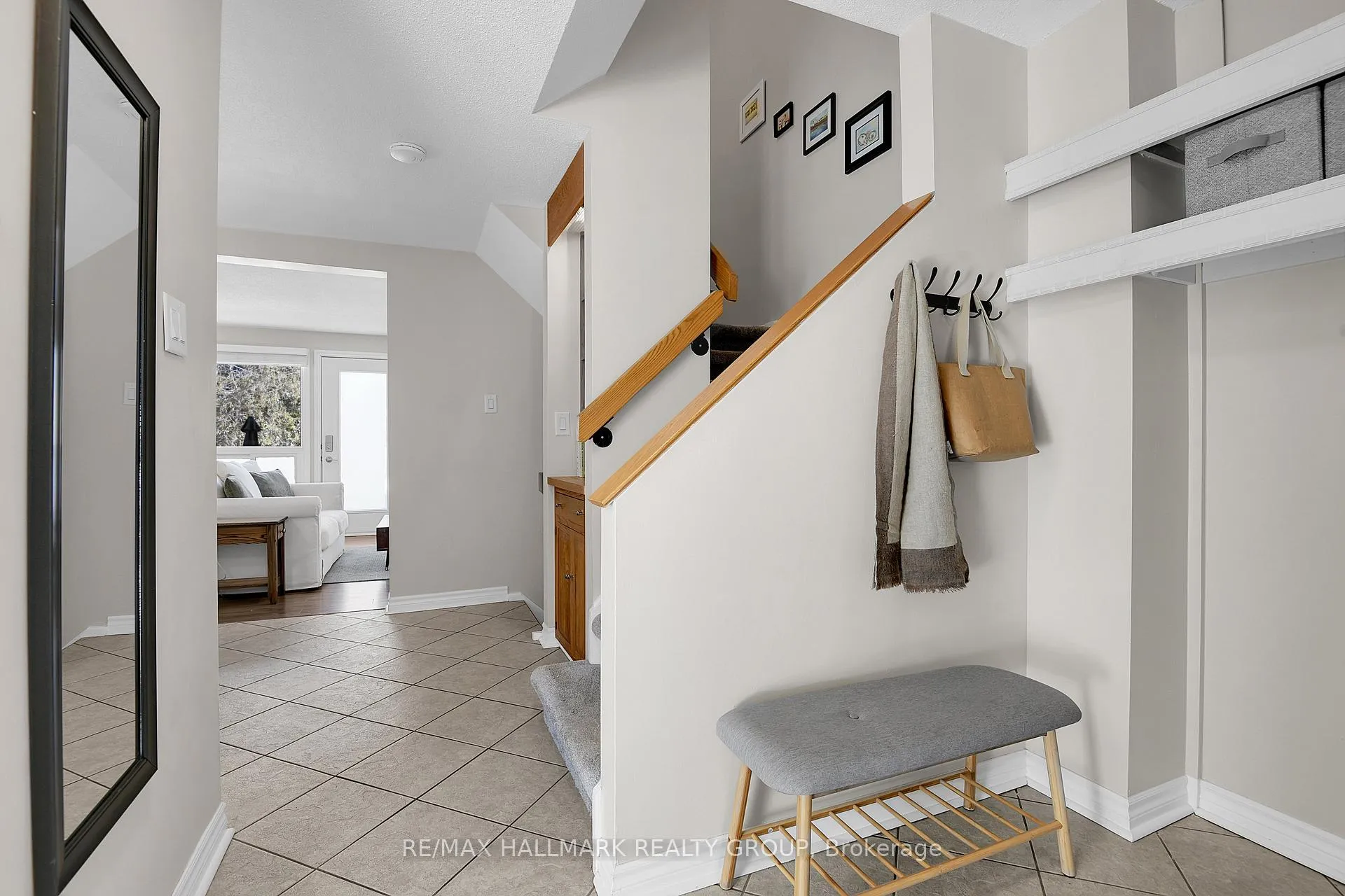 Photo 5 of Unit 31, 2019 Stonehenge Crescent, Ottawa, Pineview — HOMEH