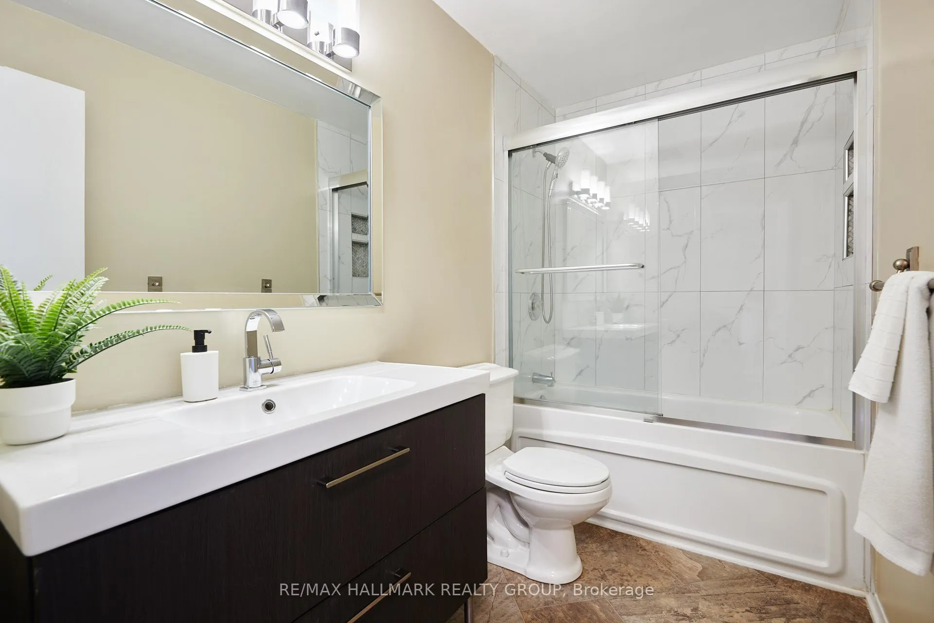 Photo 22 of Unit 31, 2019 Stonehenge Crescent, Ottawa, Pineview — HOMEH