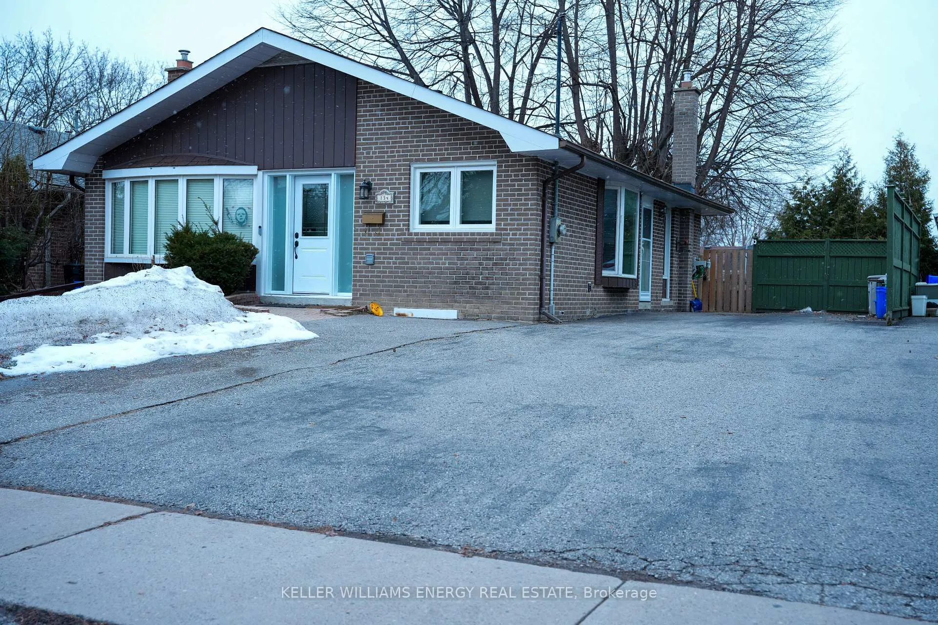 Front of Unit Basement, 134 Melrose Street