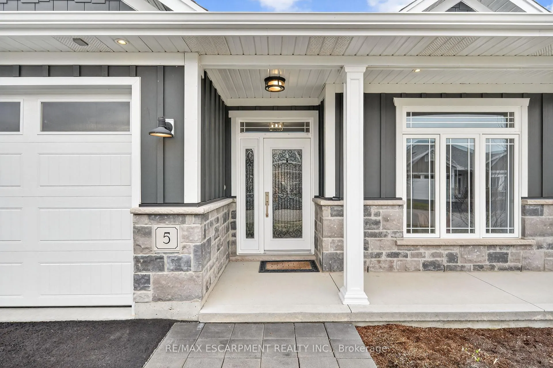 Photo 2 of 5 - 740 Main Street E, Haldimand, Dunnville — HOMEH