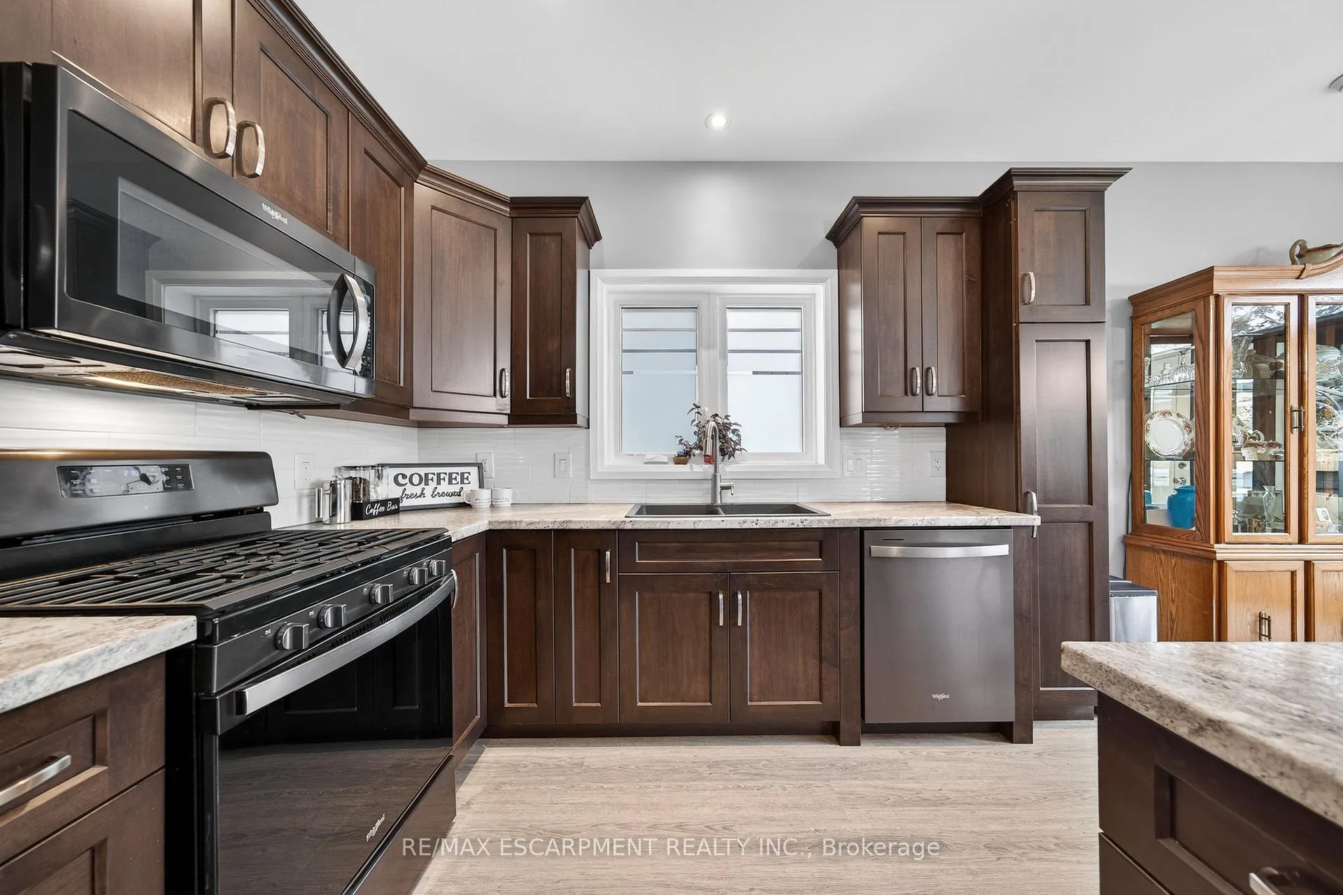 Photo 3 of 5 - 740 Main Street E, Haldimand, Dunnville — HOMEH