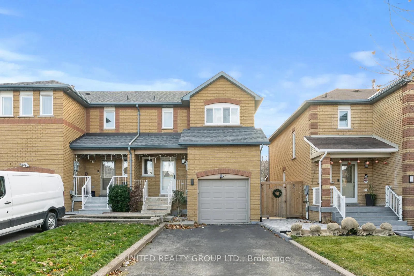 Photo 4 of 37 Dunoon Drive, Vaughan, Maple — HOMEH