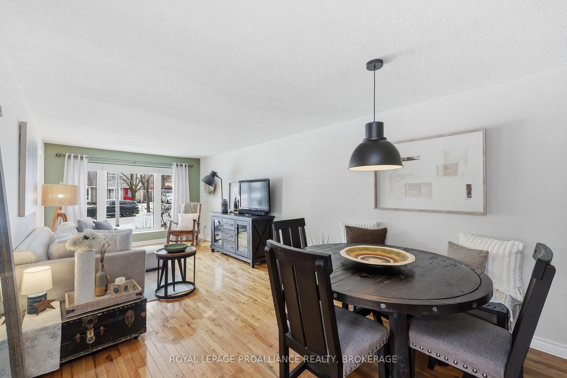 Photo 8 of 24 Glenarden Place, Kingston, West of Sir John A. Blvd — HOMEH