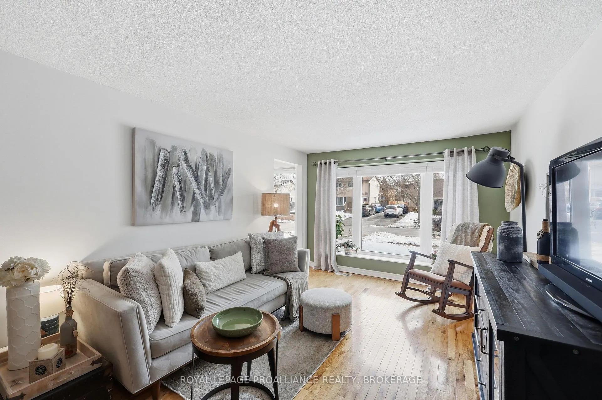 Photo 9 of 24 Glenarden Place, Kingston, West of Sir John A. Blvd — HOMEH