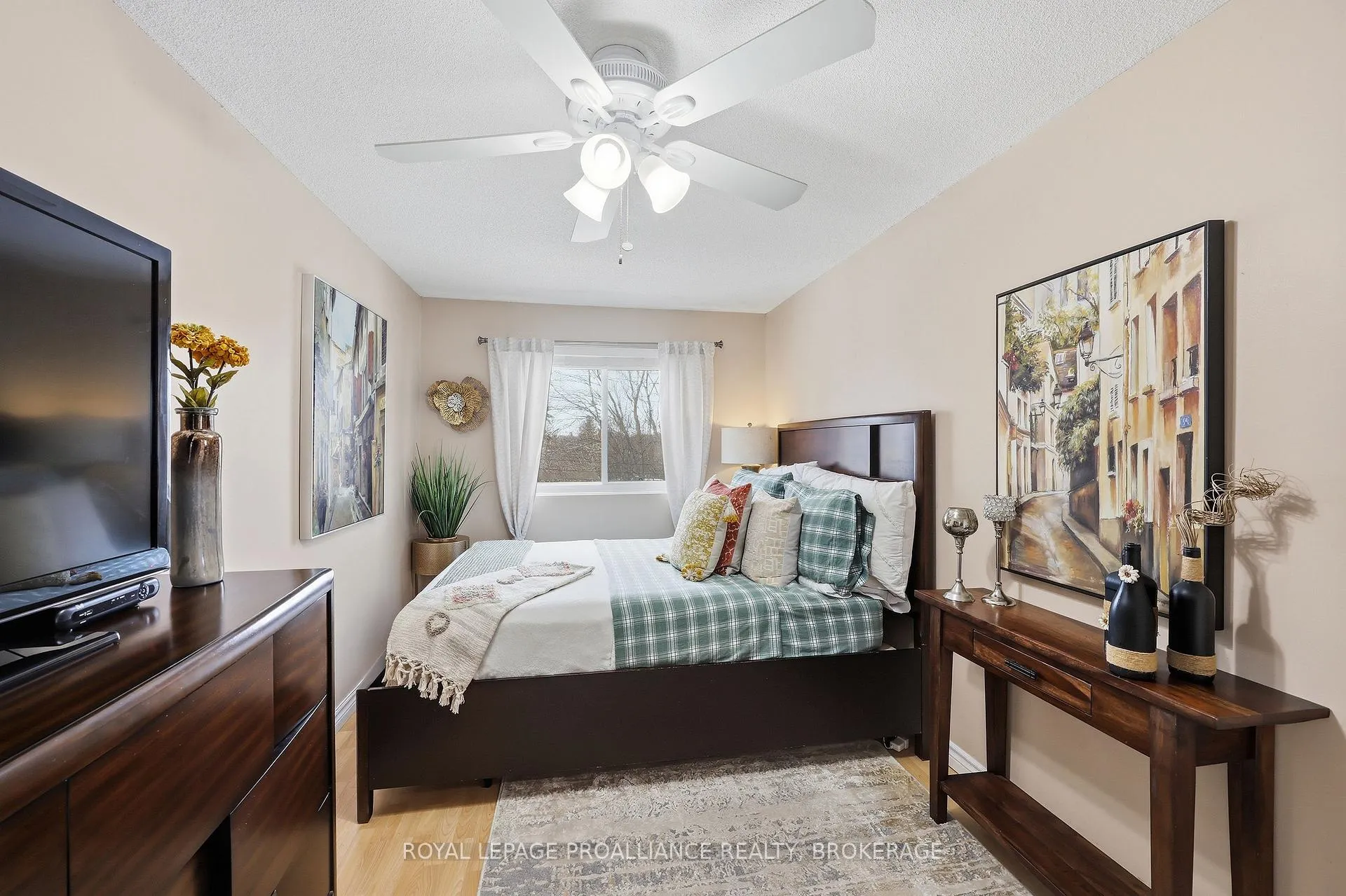 Photo 14 of 24 Glenarden Place, Kingston, West of Sir John A. Blvd — HOMEH