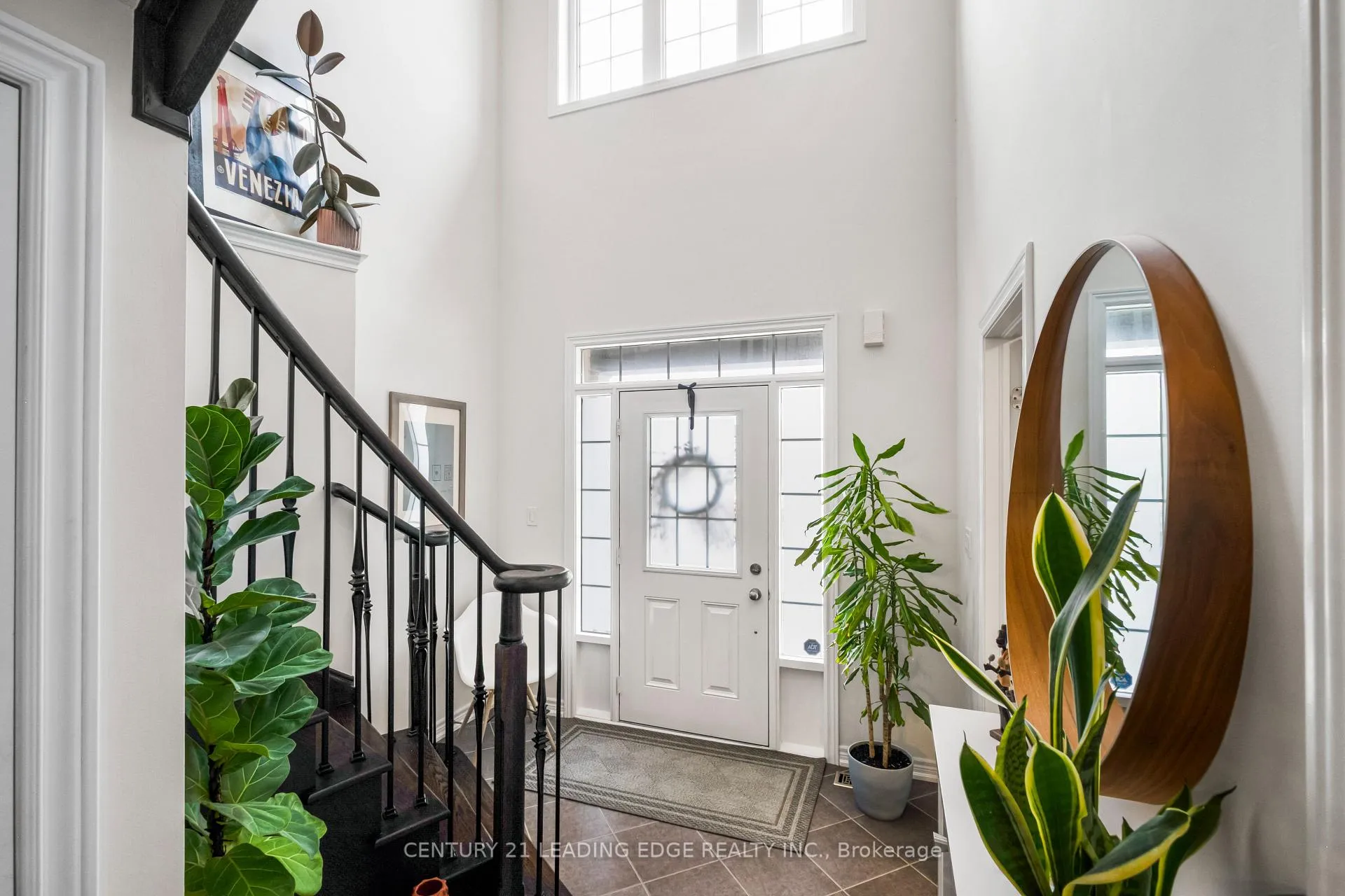 Photo 3 of 164 Moody Drive, Vaughan, Kleinburg — HOMEH