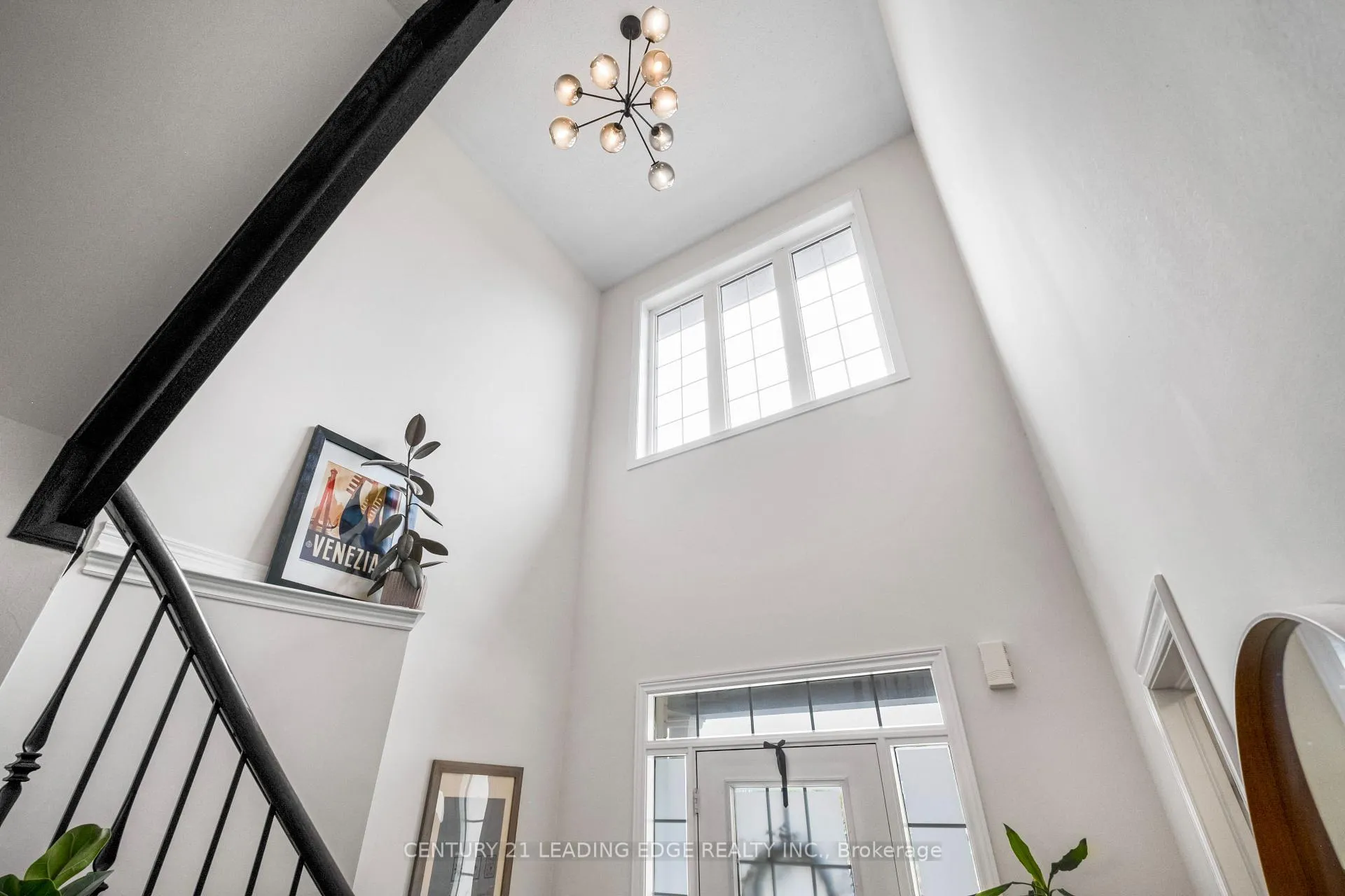 Photo 4 of 164 Moody Drive, Vaughan, Kleinburg — HOMEH