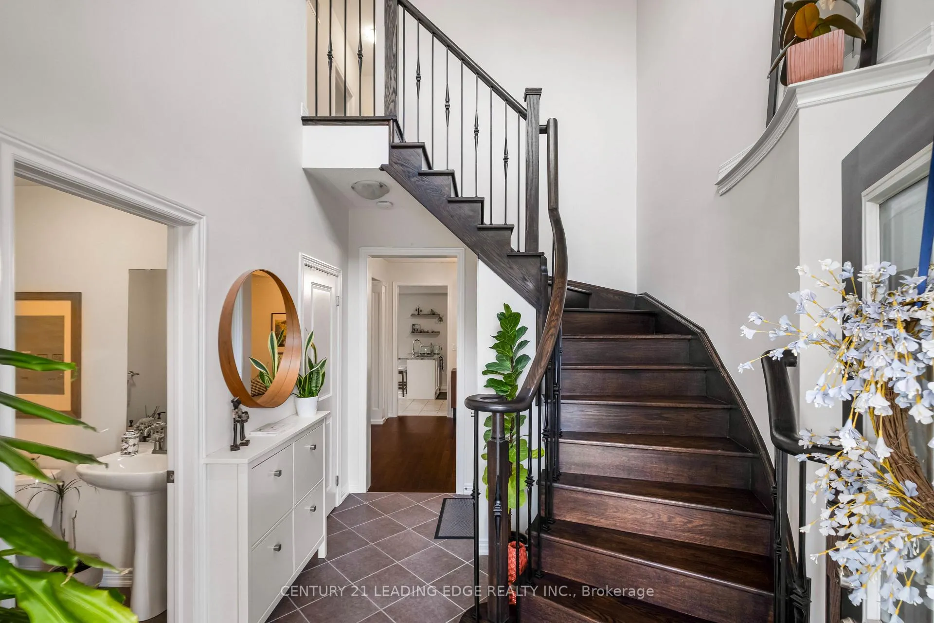Photo 5 of 164 Moody Drive, Vaughan, Kleinburg — HOMEH