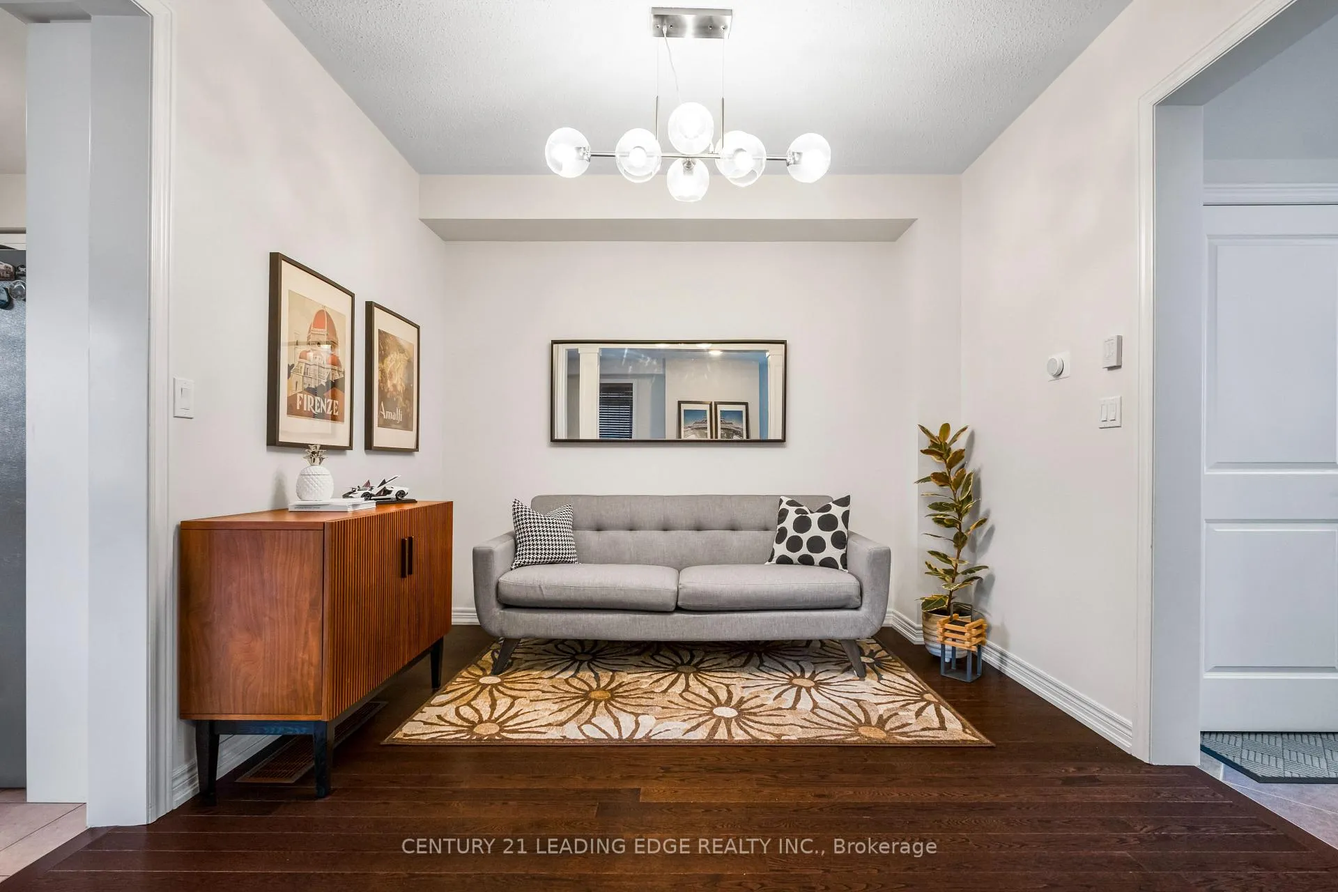 Photo 7 of 164 Moody Drive, Vaughan, Kleinburg — HOMEH