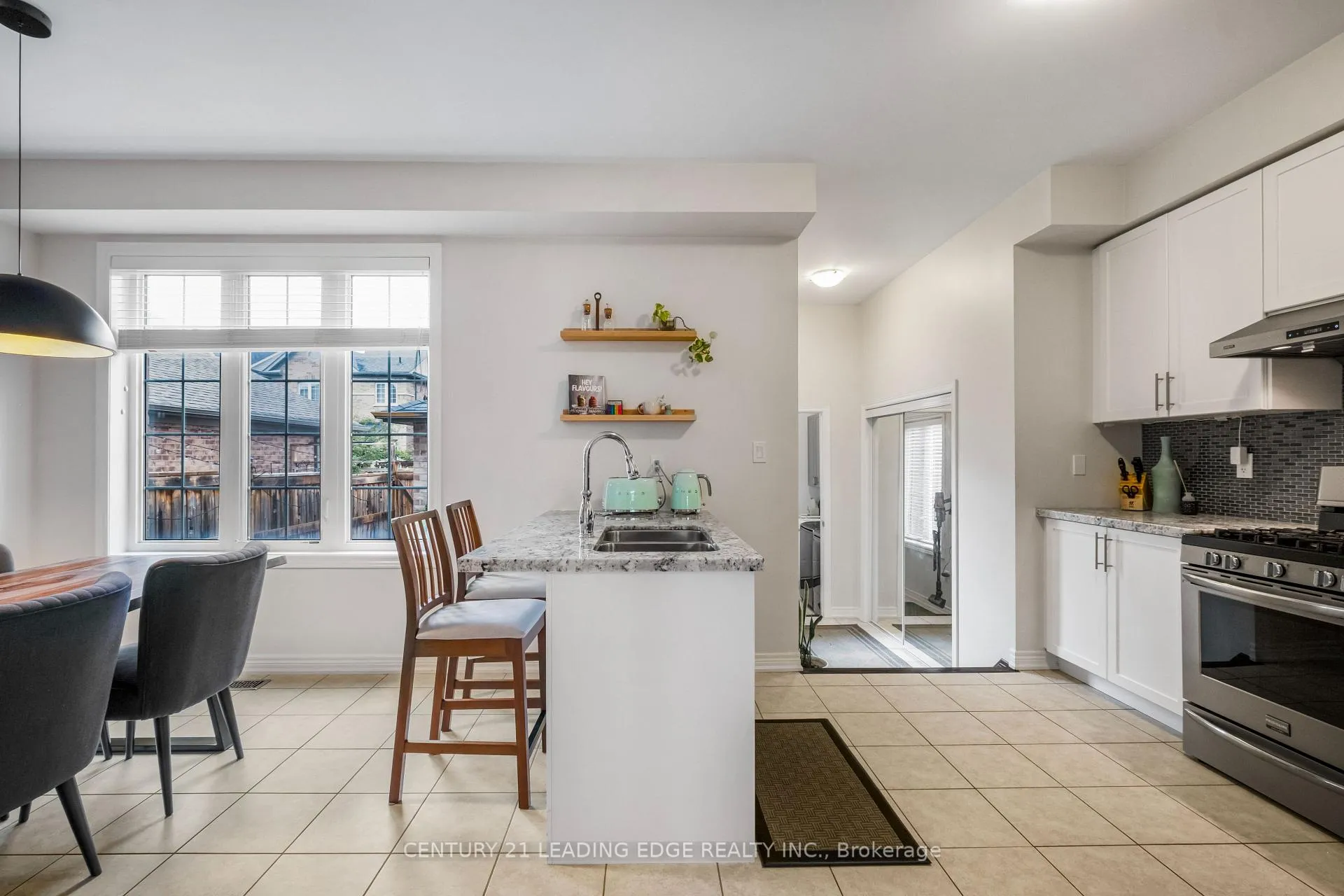 Photo 17 of 164 Moody Drive, Vaughan, Kleinburg — HOMEH