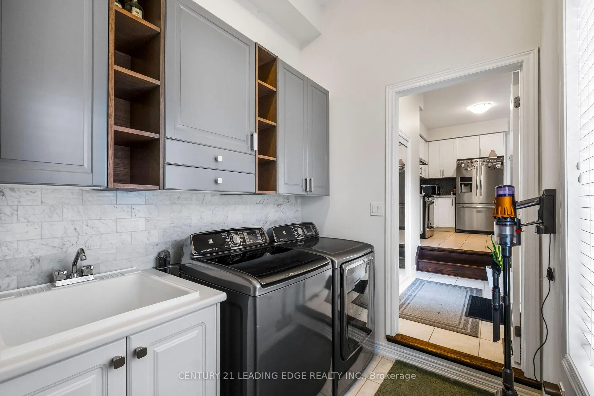 Photo 20 of 164 Moody Drive, Vaughan, Kleinburg — HOMEH