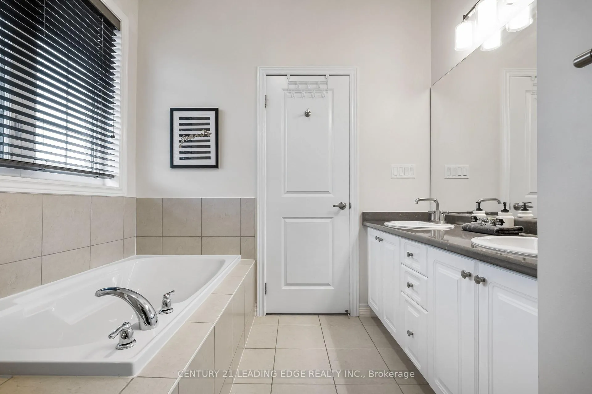 Photo 27 of 164 Moody Drive, Vaughan, Kleinburg — HOMEH