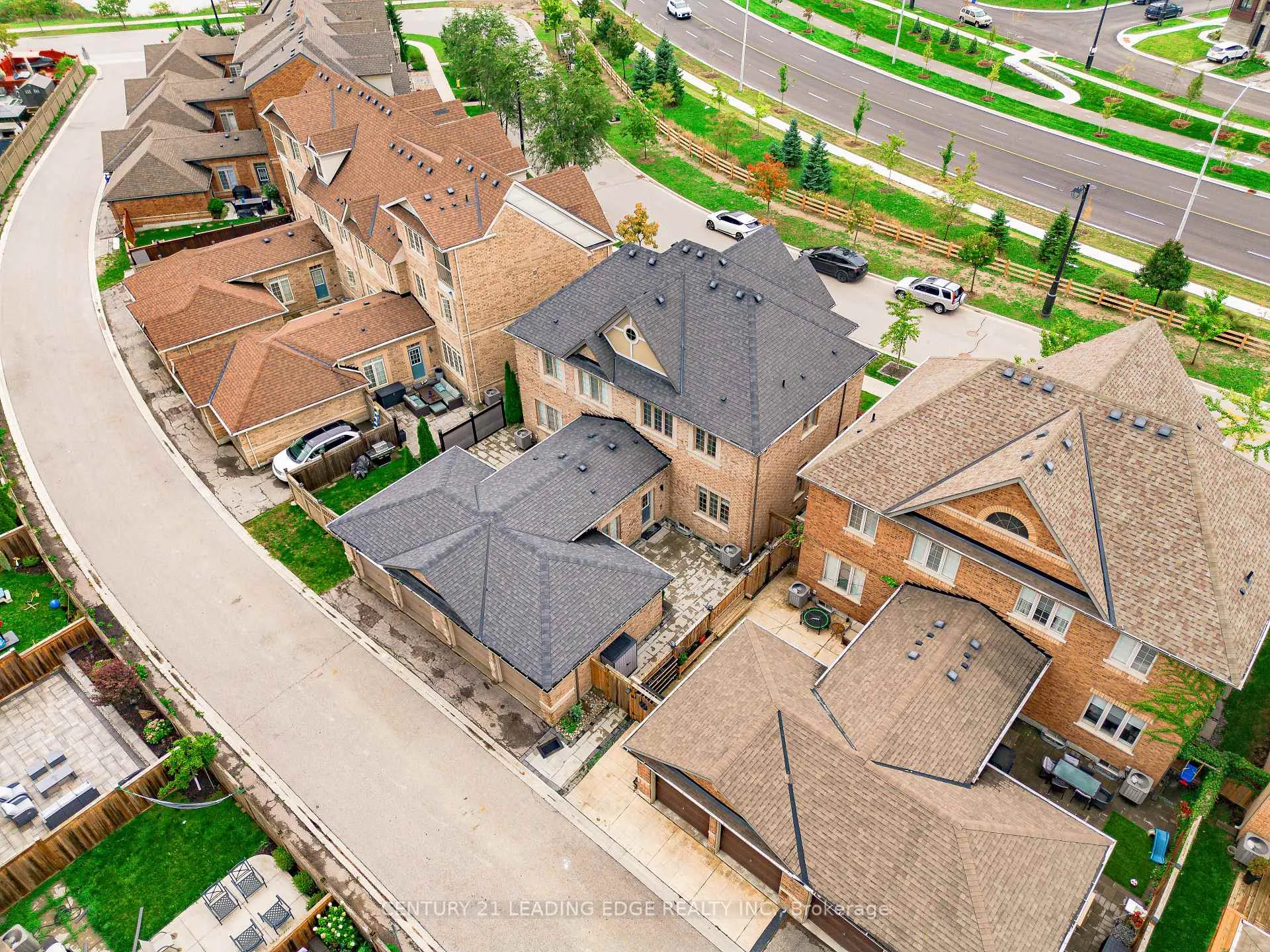 Photo 39 of 164 Moody Drive, Vaughan, Kleinburg — HOMEH