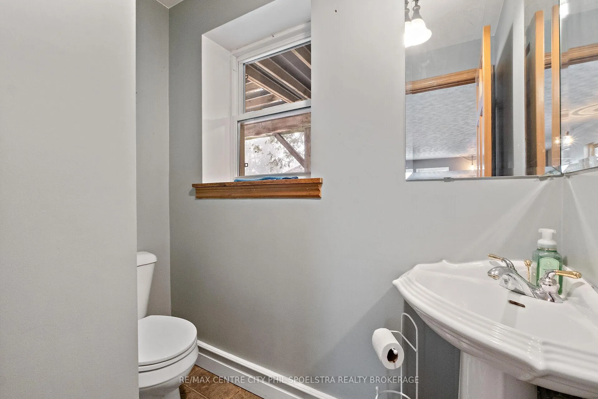 Photo 24 of 546 Concession 8 Road, Brockton — HOMEH