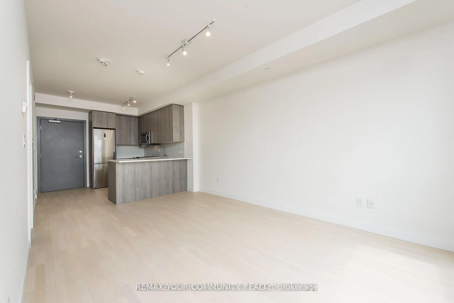 Photo 8 of Unit 502, 246 Logan Avenue, Toronto, South Riverdale — HOMEH