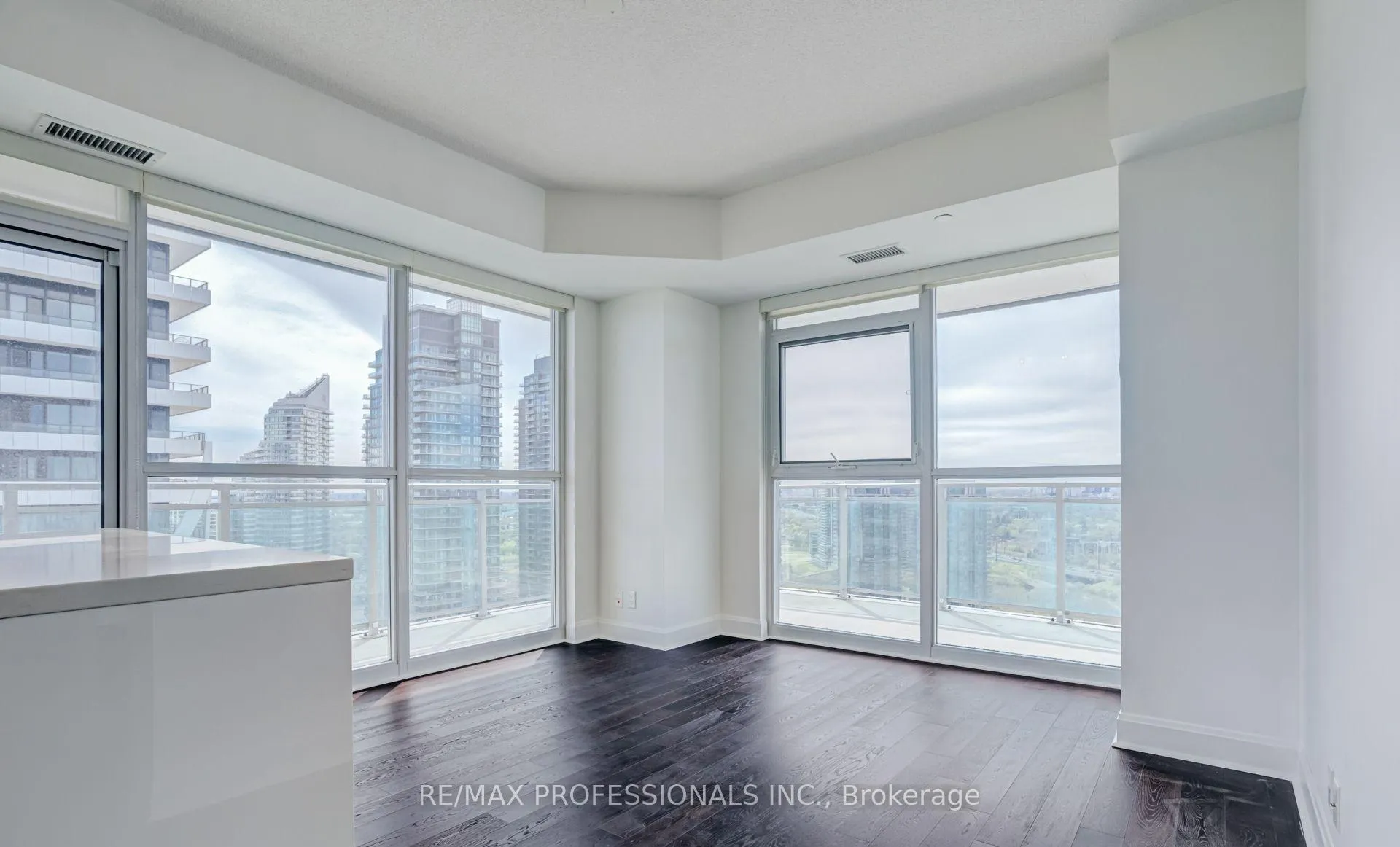 Photo 2 of Unit 2903, 33 Shore Breeze Drive, Etobicoke, Mimico — HOMEH