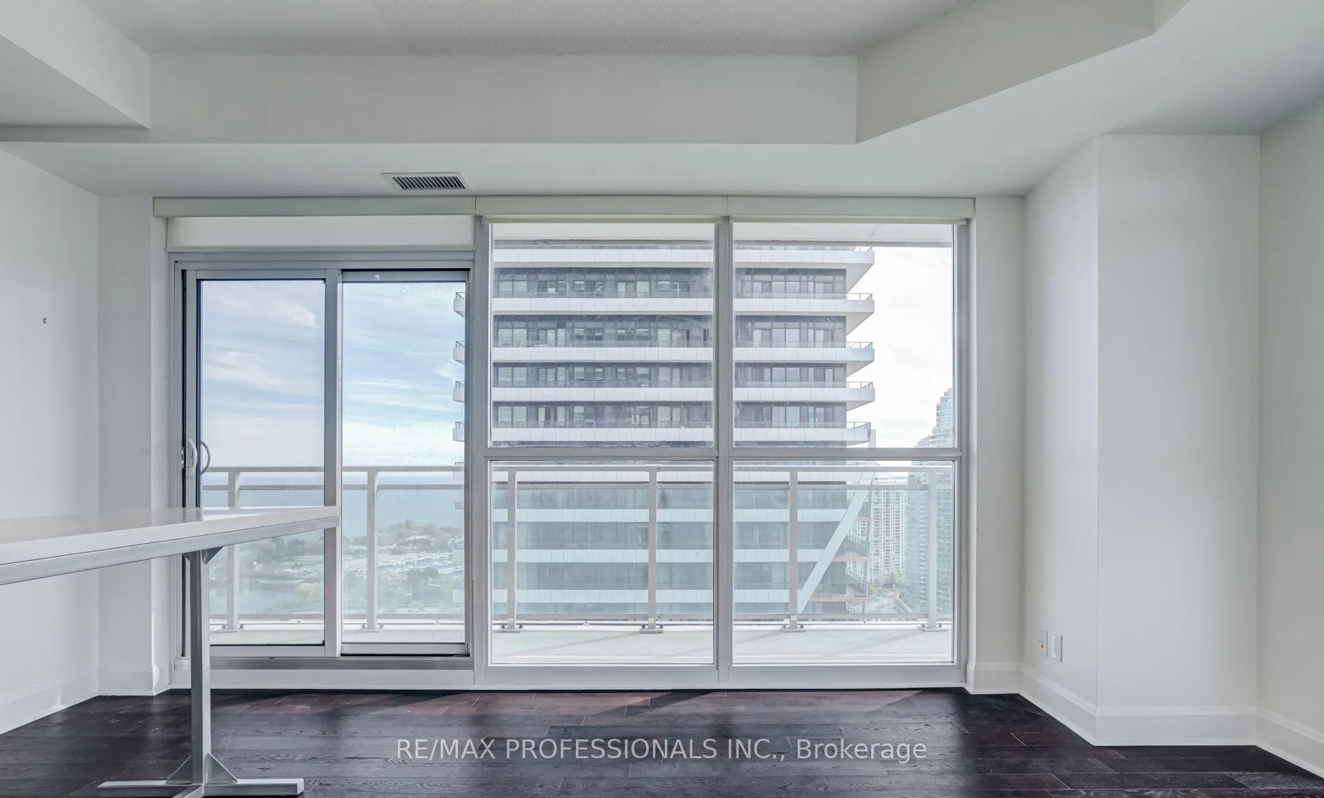 Photo 3 of Unit 2903, 33 Shore Breeze Drive, Etobicoke, Mimico — HOMEH
