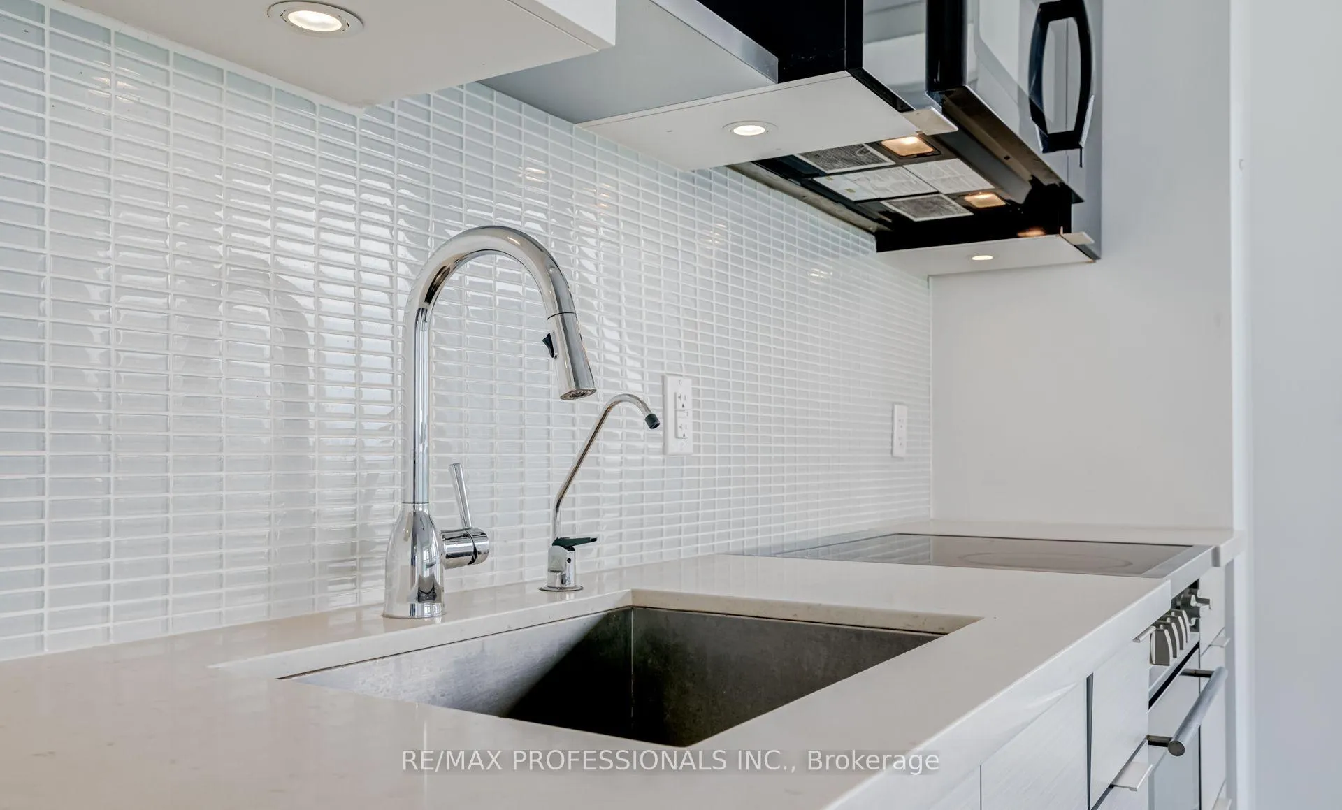 Photo 5 of Unit 2903, 33 Shore Breeze Drive, Etobicoke, Mimico — HOMEH