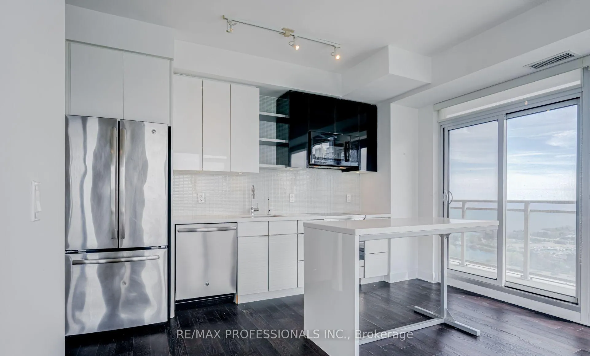 Photo 6 of Unit 2903, 33 Shore Breeze Drive, Etobicoke, Mimico — HOMEH