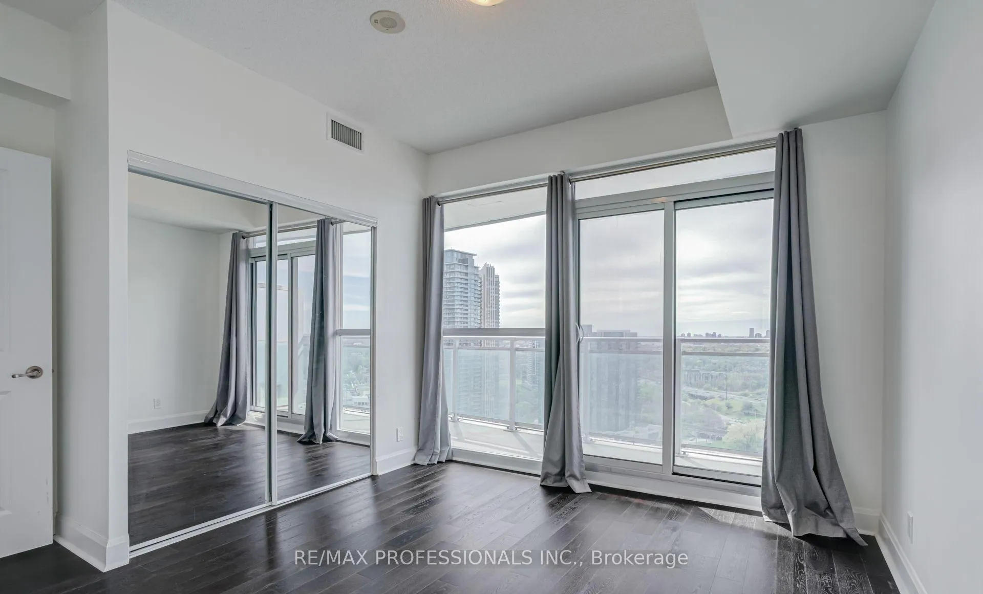 Photo 7 of Unit 2903, 33 Shore Breeze Drive, Etobicoke, Mimico — HOMEH