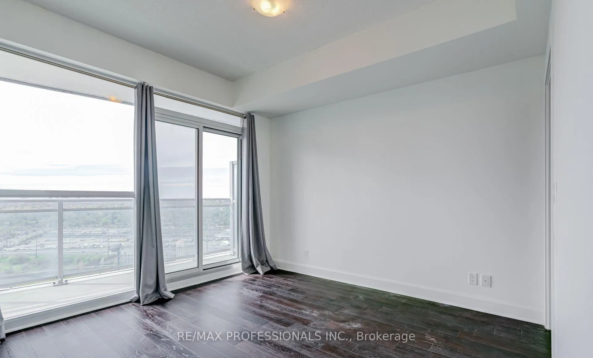 Photo 8 of Unit 2903, 33 Shore Breeze Drive, Etobicoke, Mimico — HOMEH