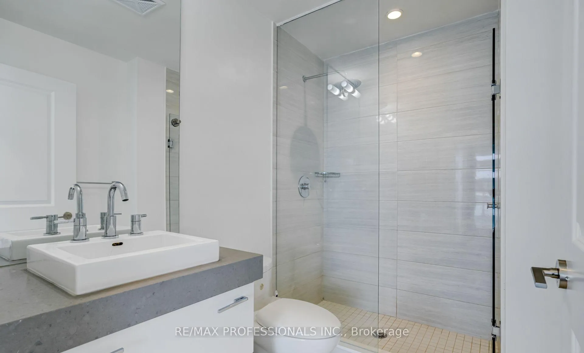 Photo 10 of Unit 2903, 33 Shore Breeze Drive, Etobicoke, Mimico — HOMEH