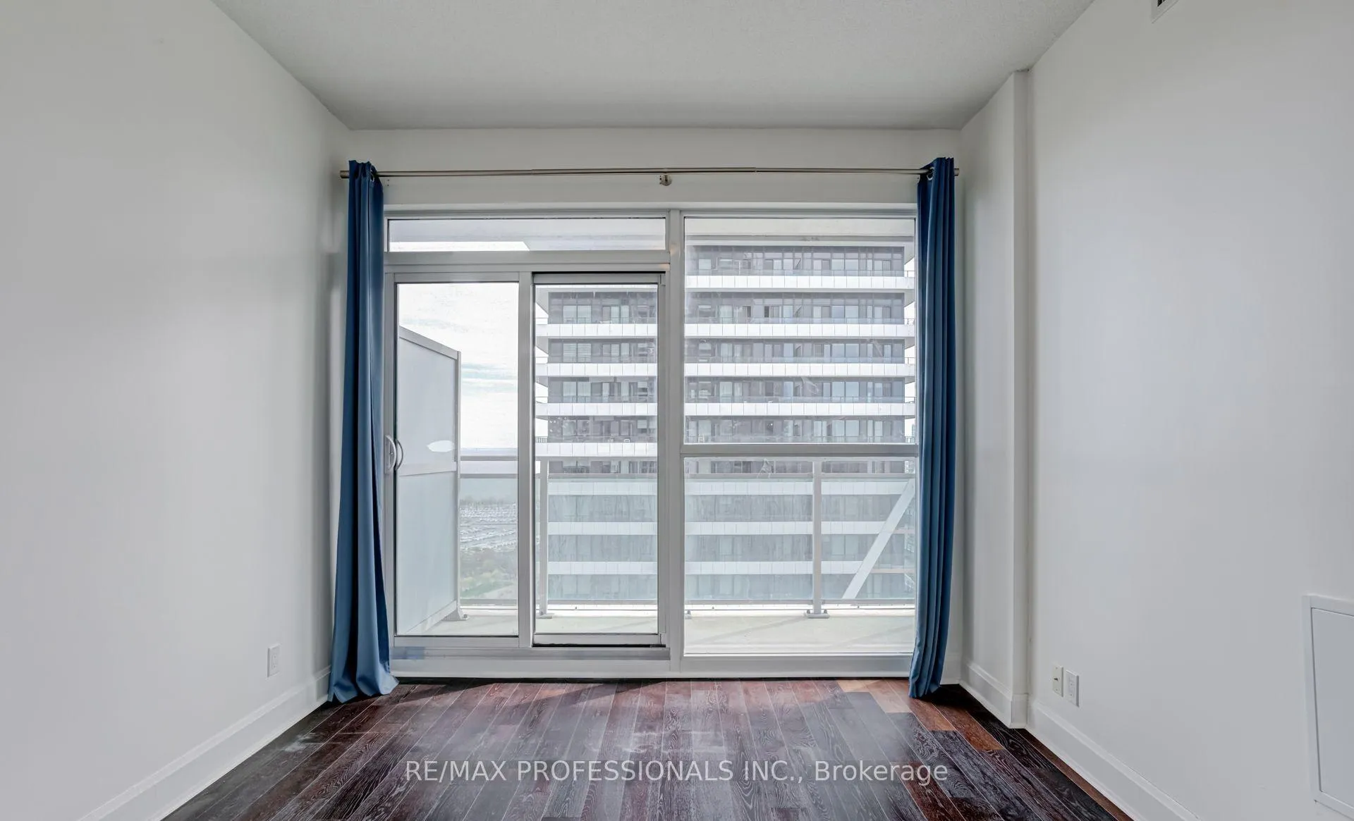 Photo 11 of Unit 2903, 33 Shore Breeze Drive, Etobicoke, Mimico — HOMEH