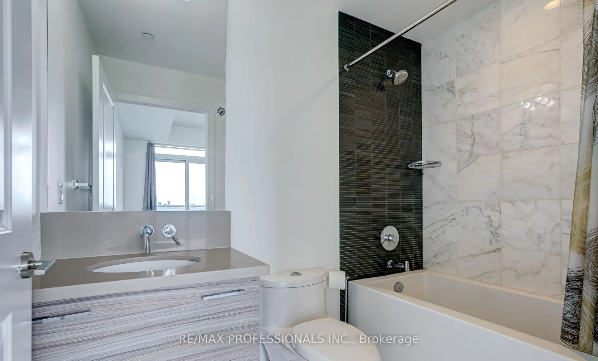 Photo 13 of Unit 2903, 33 Shore Breeze Drive, Etobicoke, Mimico — HOMEH