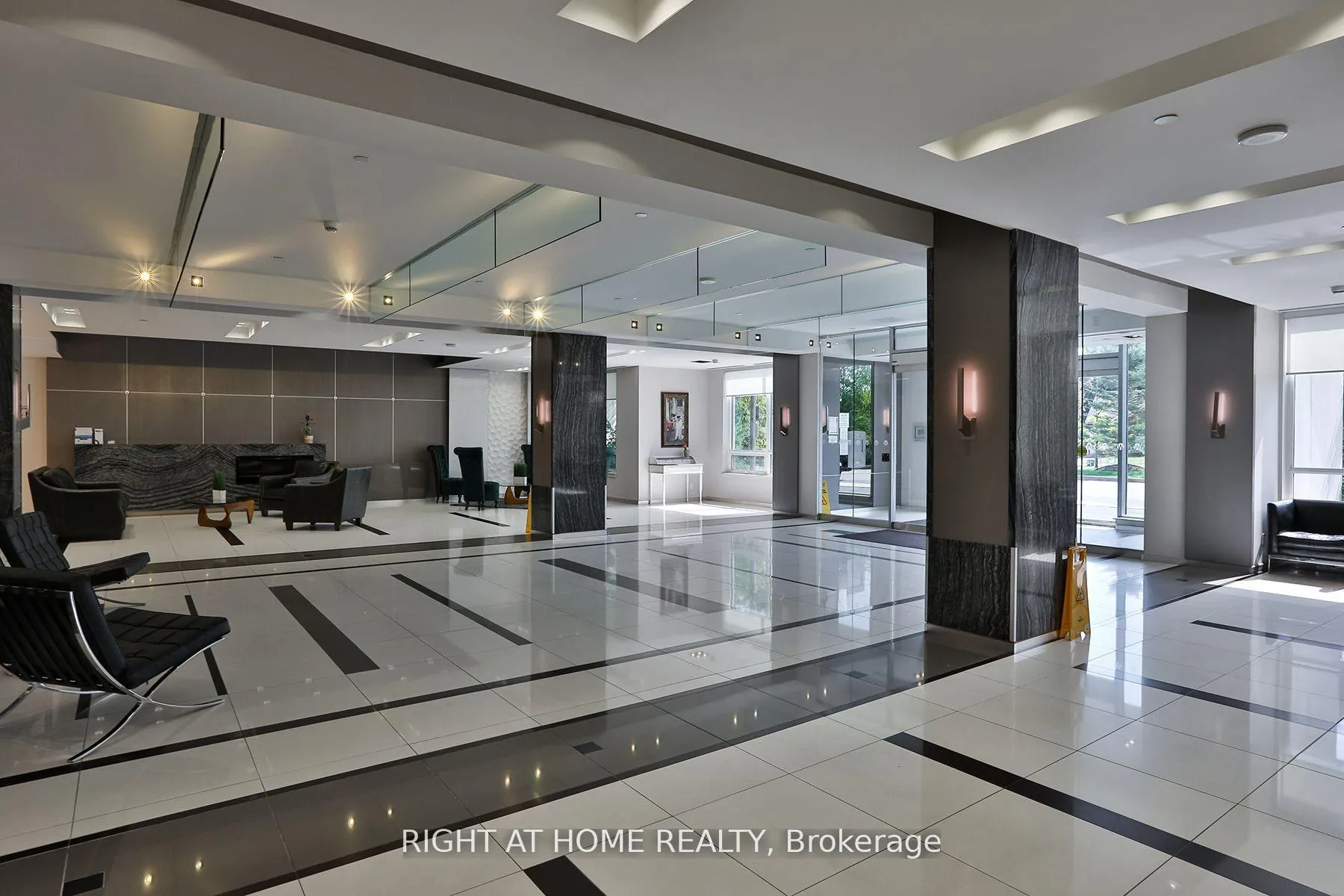 Photo 2 of Unit 1505, 7165 Yonge Street, Markham, Grandview — HOMEH