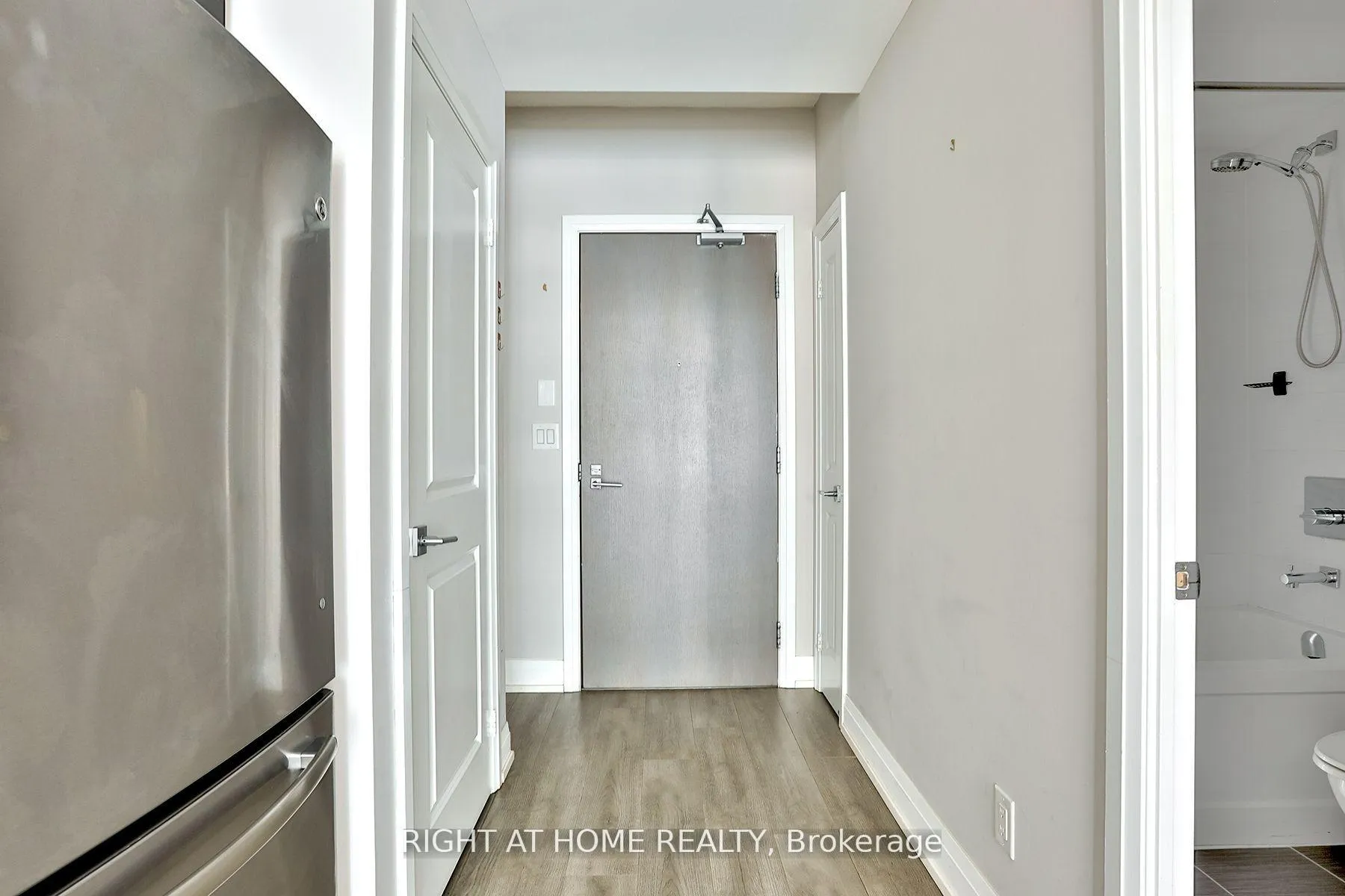 Photo 4 of Unit 1505, 7165 Yonge Street, Markham, Grandview — HOMEH