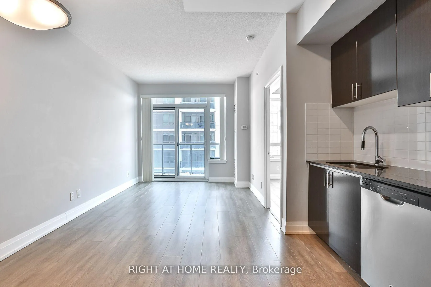 Photo 8 of Unit 1505, 7165 Yonge Street, Markham, Grandview — HOMEH