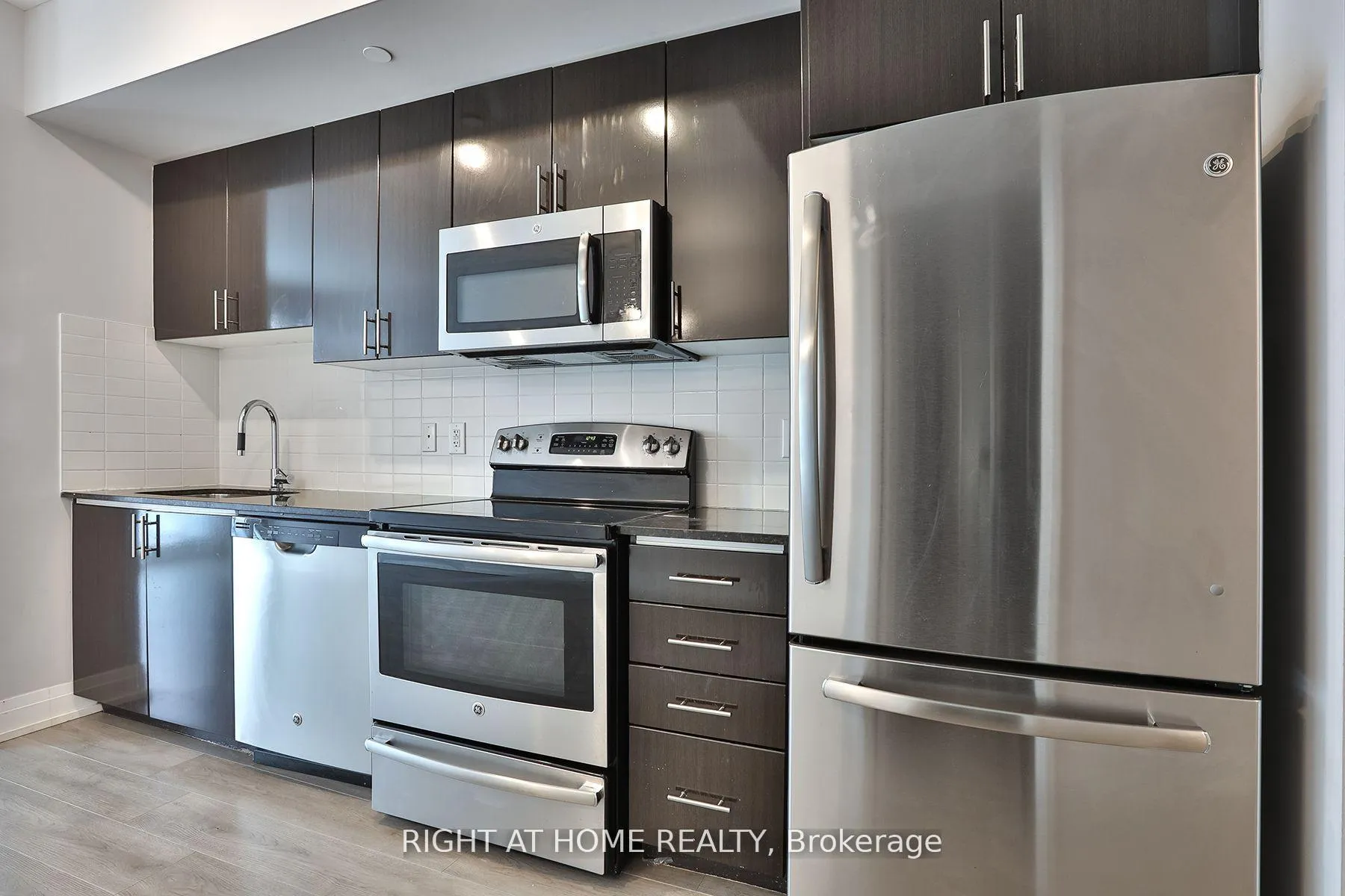 Photo 9 of Unit 1505, 7165 Yonge Street, Markham, Grandview — HOMEH