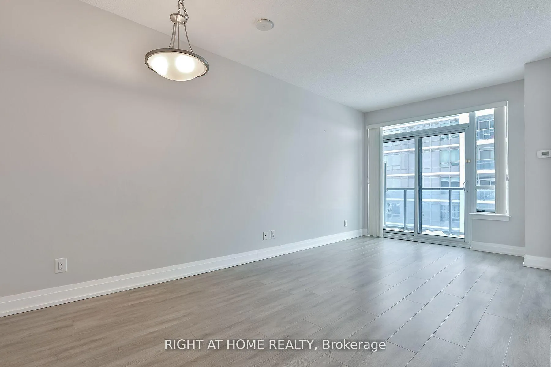 Photo 10 of Unit 1505, 7165 Yonge Street, Markham, Grandview — HOMEH