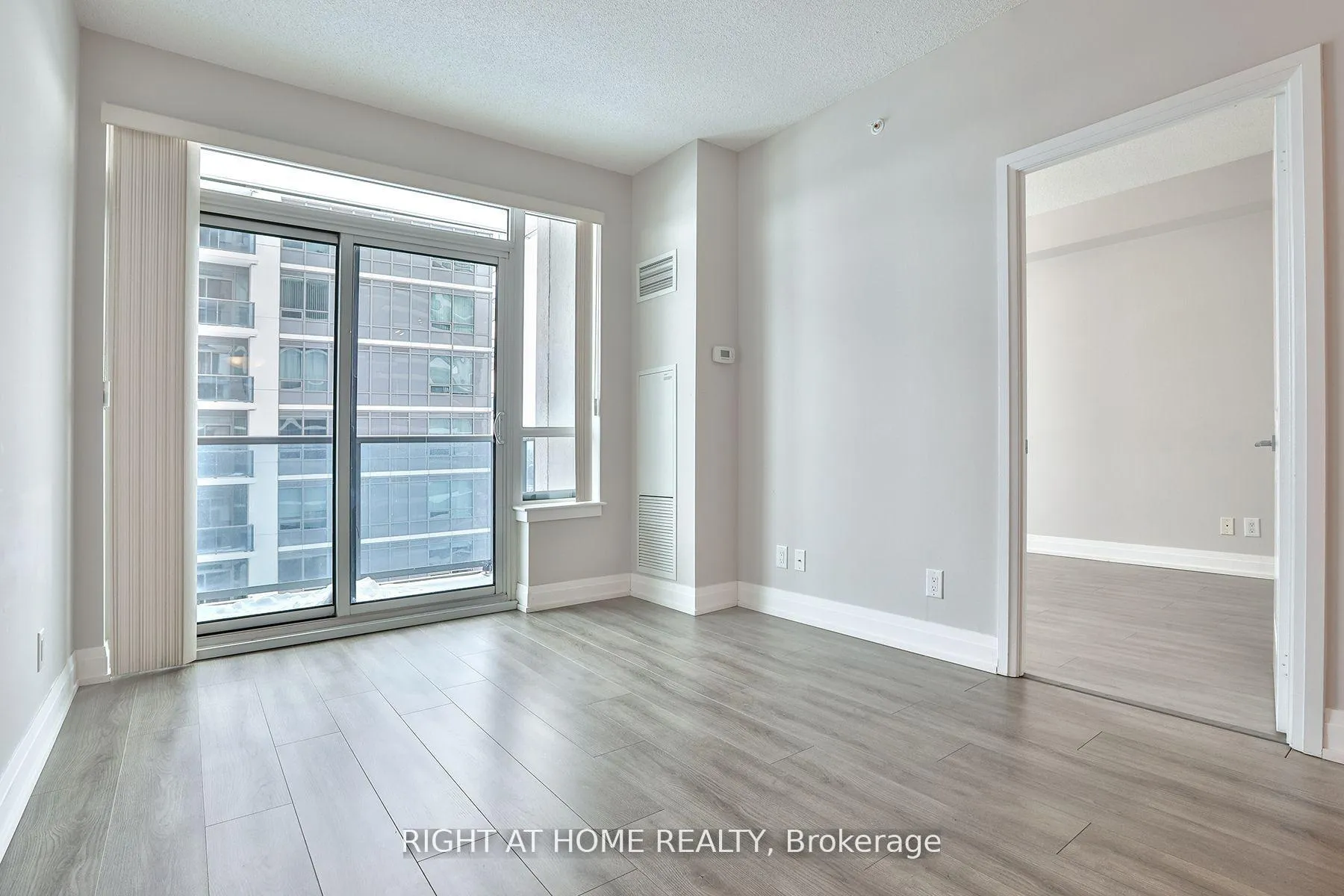 Photo 11 of Unit 1505, 7165 Yonge Street, Markham, Grandview — HOMEH
