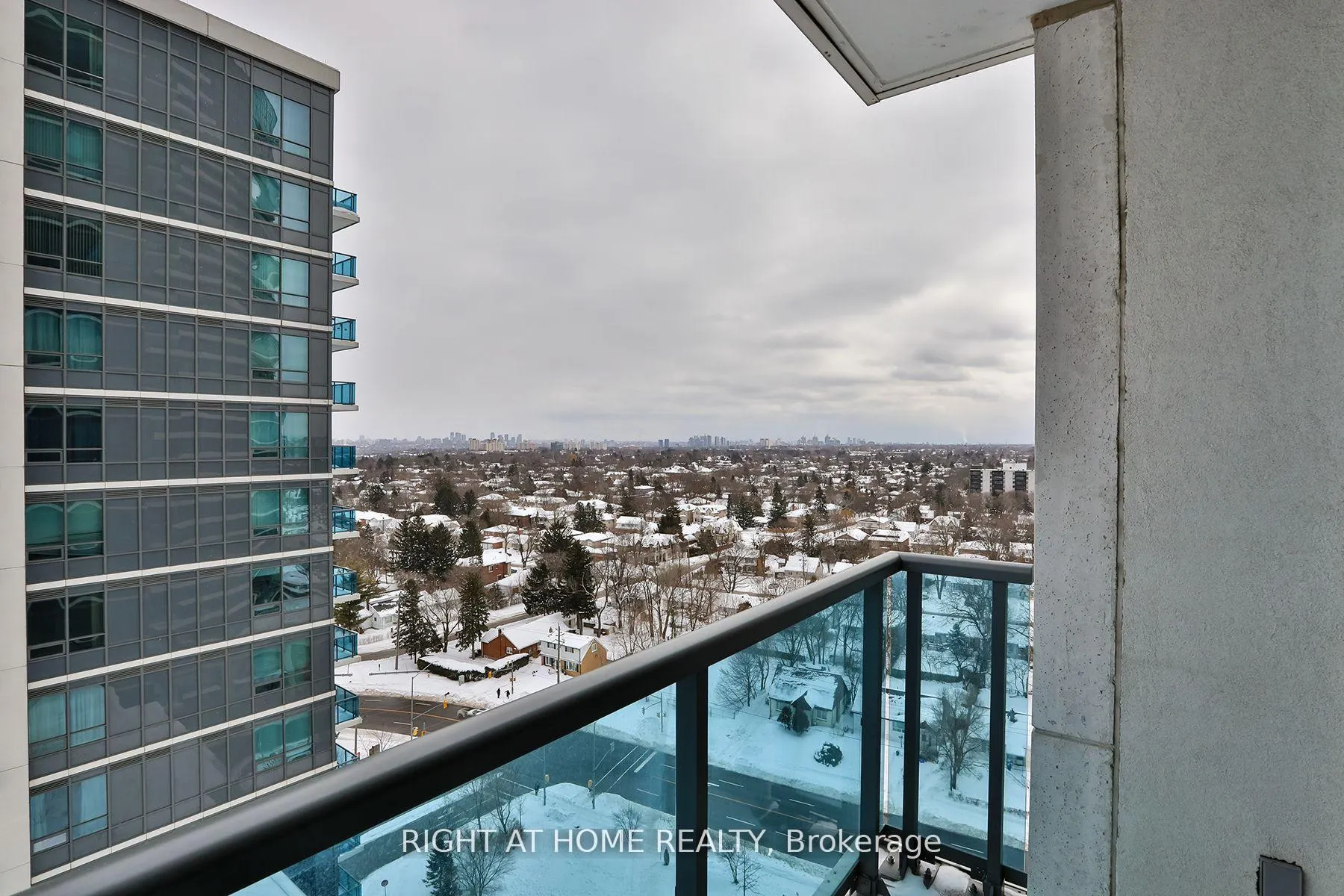 Photo 15 of Unit 1505, 7165 Yonge Street, Markham, Grandview — HOMEH