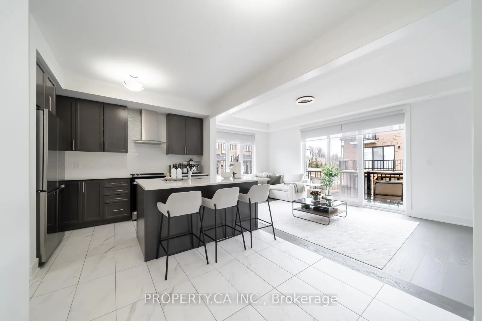 Photo 10 of 21 Gillivary Drive, Whitby, Rural Whitby — HOMEH