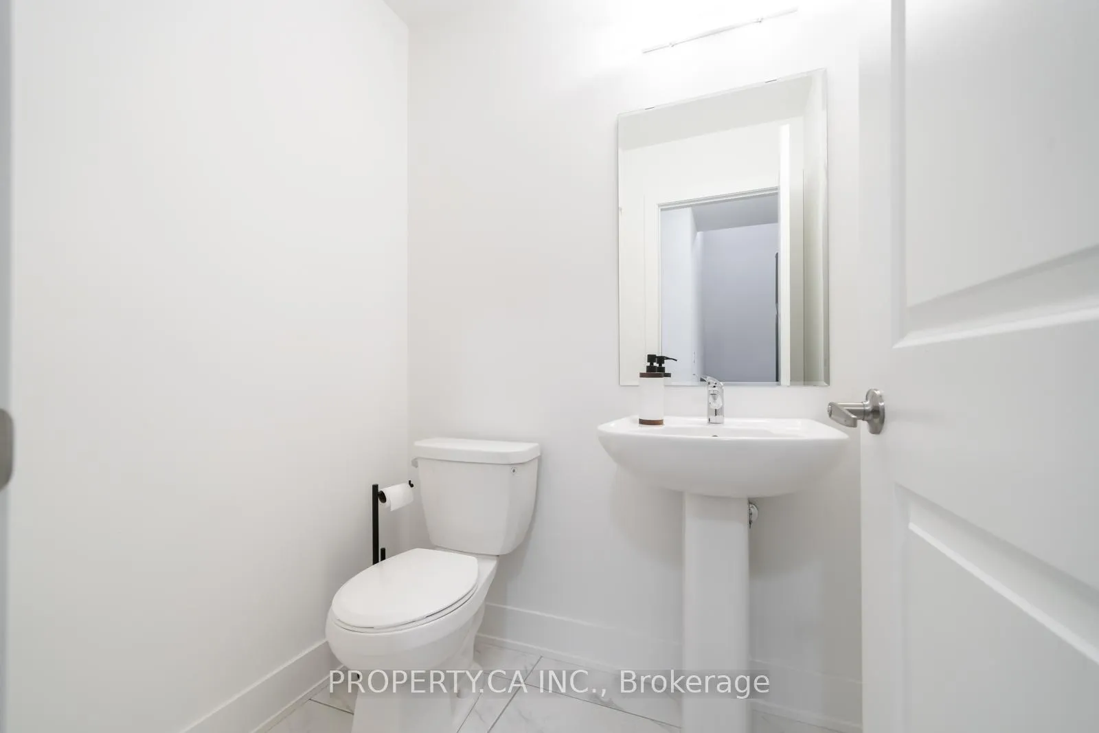 Photo 14 of 21 Gillivary Drive, Whitby, Rural Whitby — HOMEH
