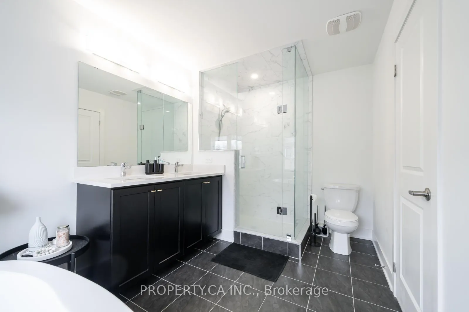 Photo 17 of 21 Gillivary Drive, Whitby, Rural Whitby — HOMEH