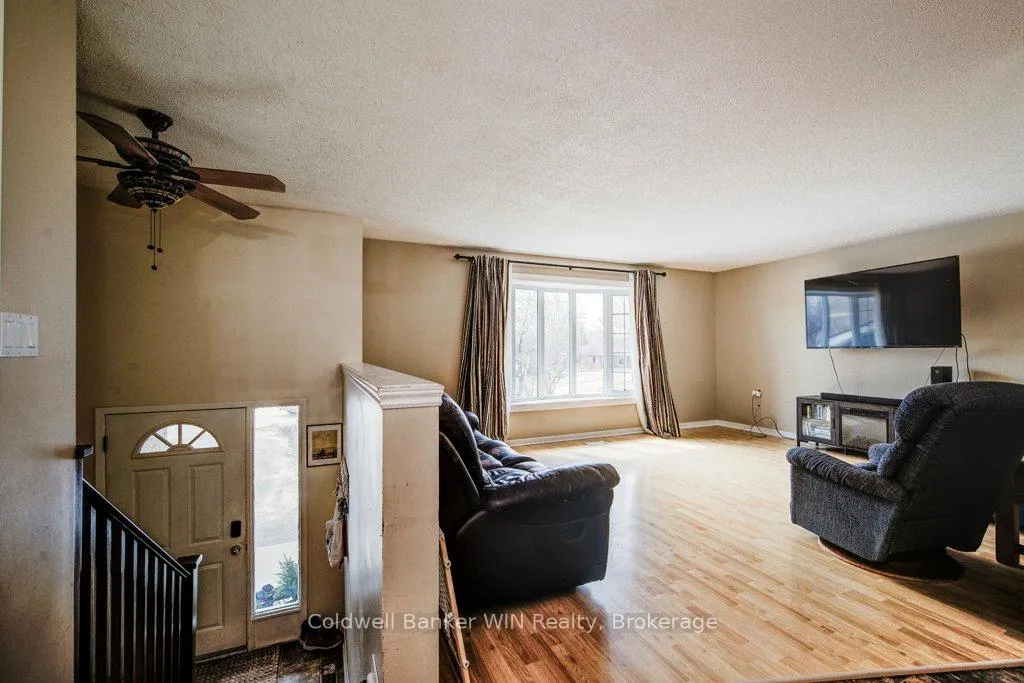 Photo 8 of 294 Forest Glen Drive, Wellington North, Mount Forest — HOMEH
