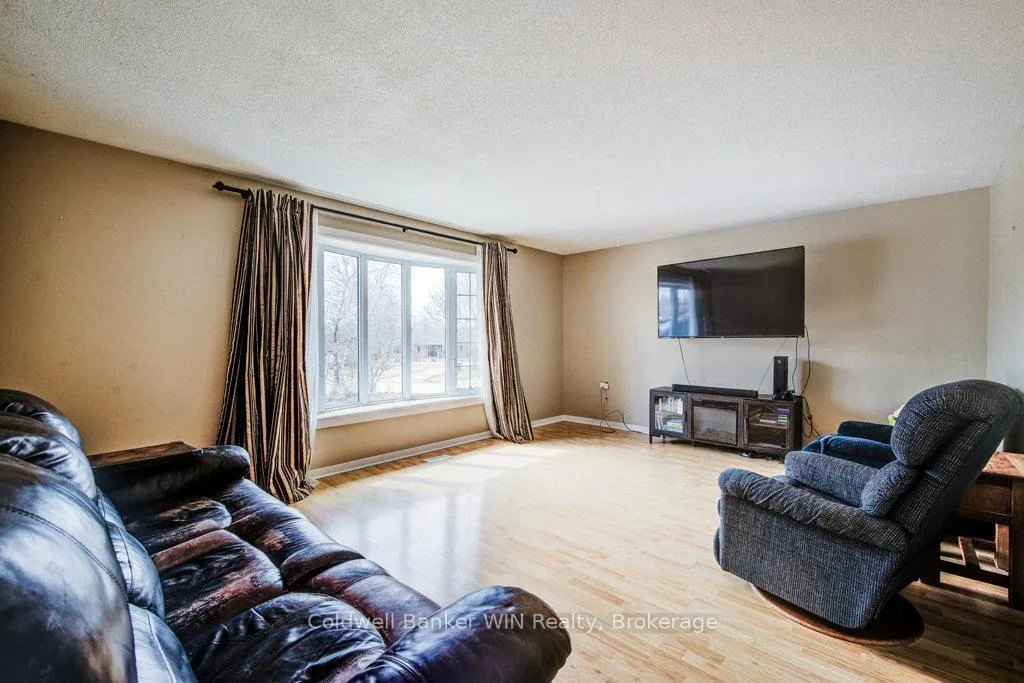 Photo 9 of 294 Forest Glen Drive, Wellington North, Mount Forest — HOMEH