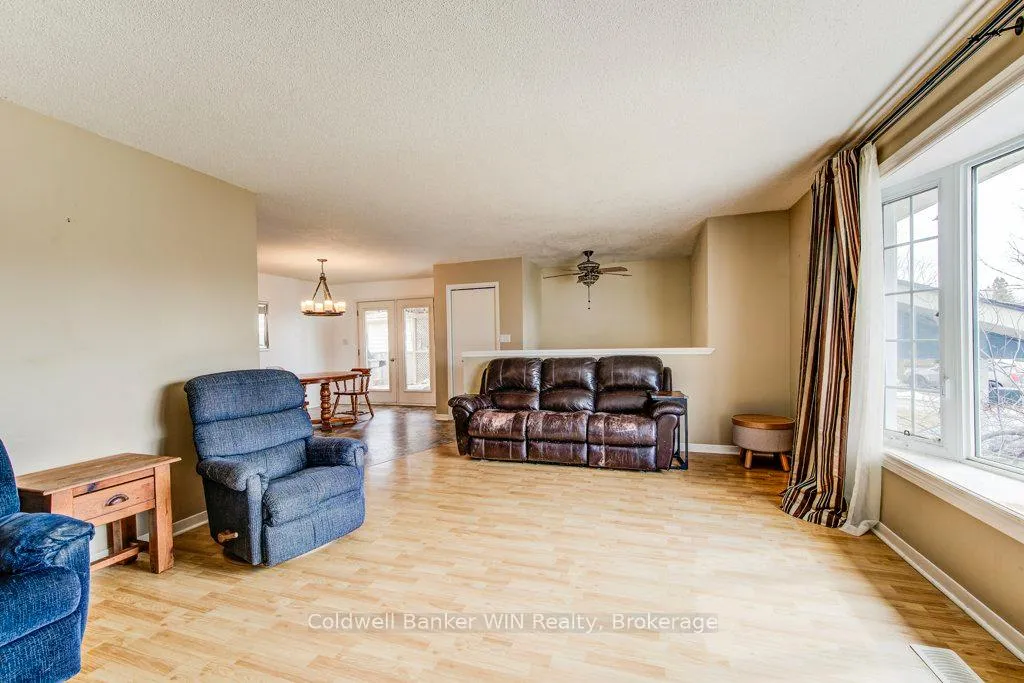 Photo 11 of 294 Forest Glen Drive, Wellington North, Mount Forest — HOMEH