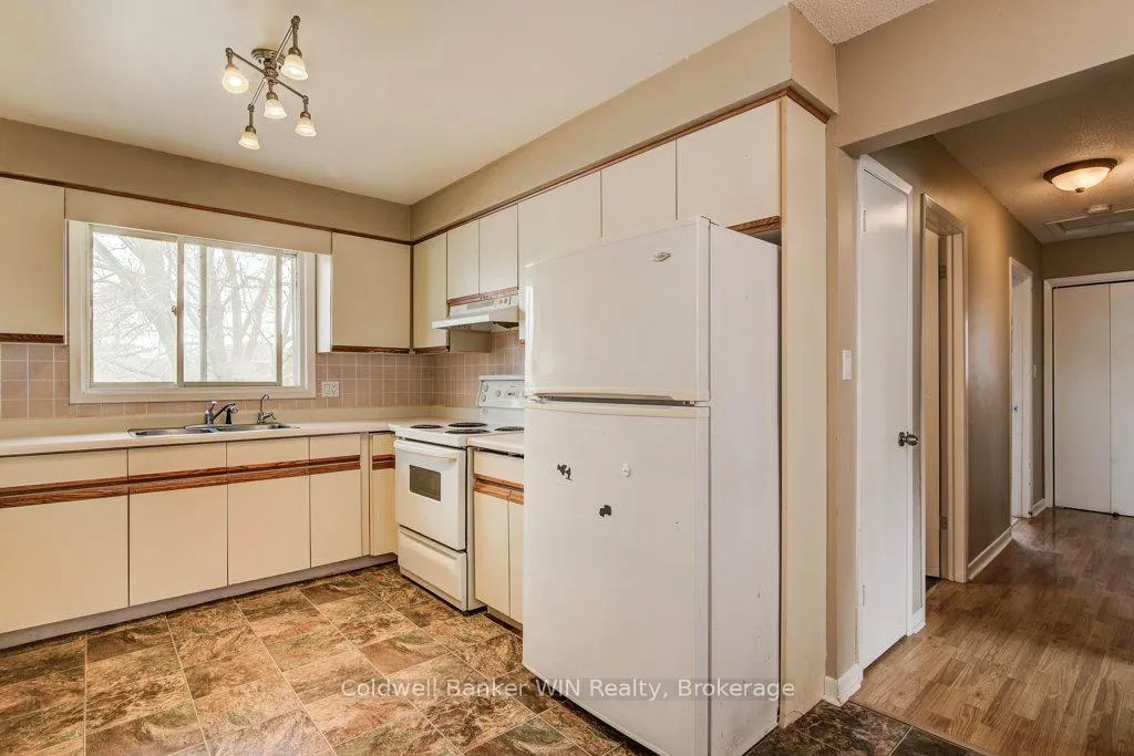 Photo 15 of 294 Forest Glen Drive, Wellington North, Mount Forest — HOMEH