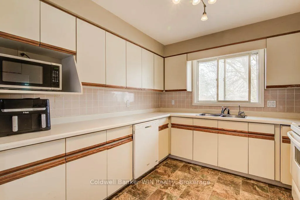 Photo 16 of 294 Forest Glen Drive, Wellington North, Mount Forest — HOMEH