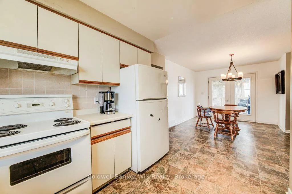 Photo 18 of 294 Forest Glen Drive, Wellington North, Mount Forest — HOMEH